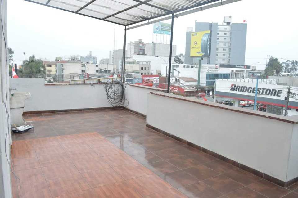 Alquiler de Local en Santiago De Surco, Lima con 4 baños - vista principal