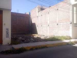 Venta de Terreno en Arequipa 120m2 area total 8 metros fondo - vista principal