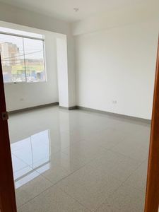 Alquiler de Oficina en Ate, Lima con 1 baño - vista principal